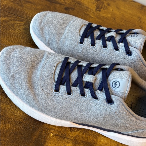 Peter Millar Light Gray Sneakers with Navy Accents - Picture 4 of 8